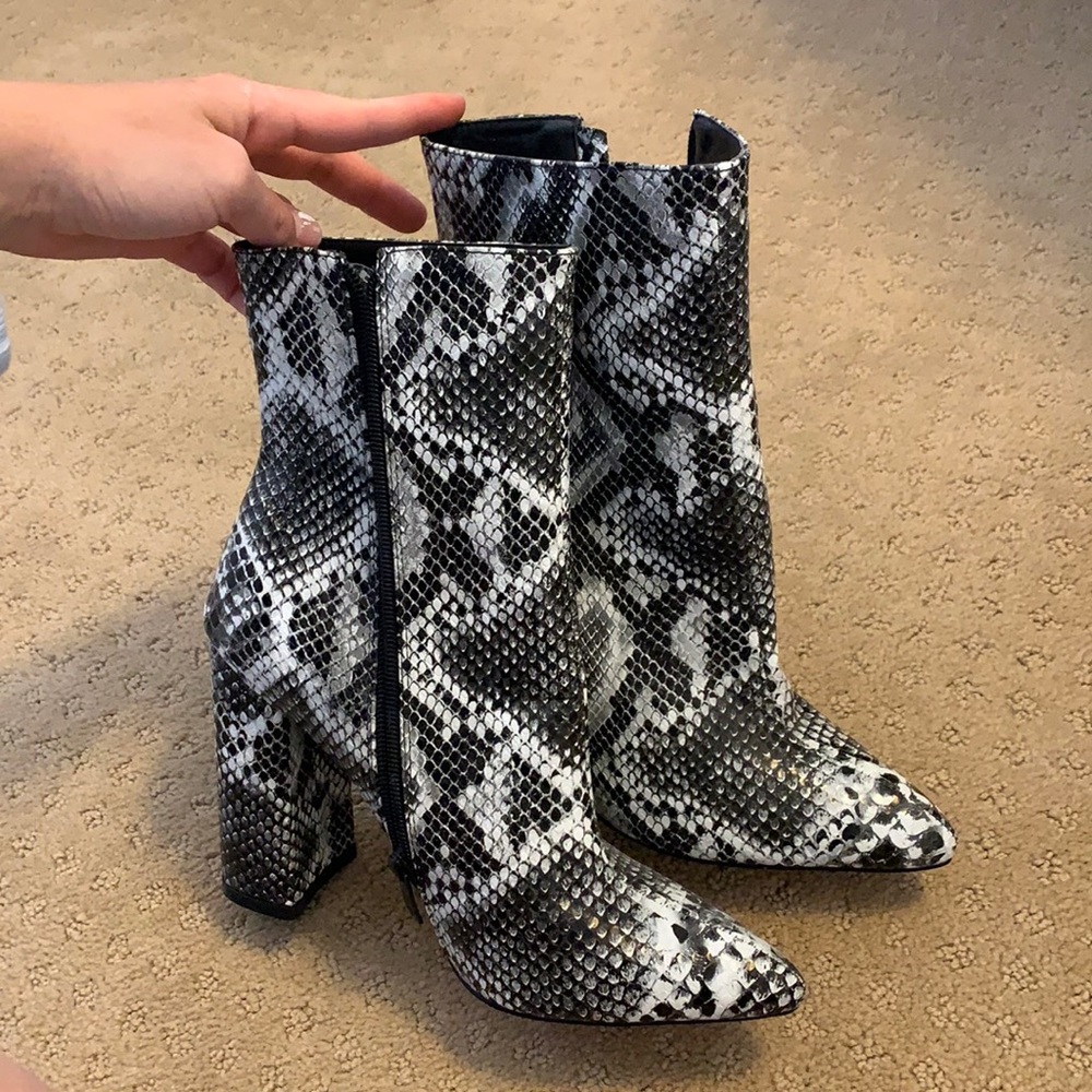 Womens Snakeskin booties